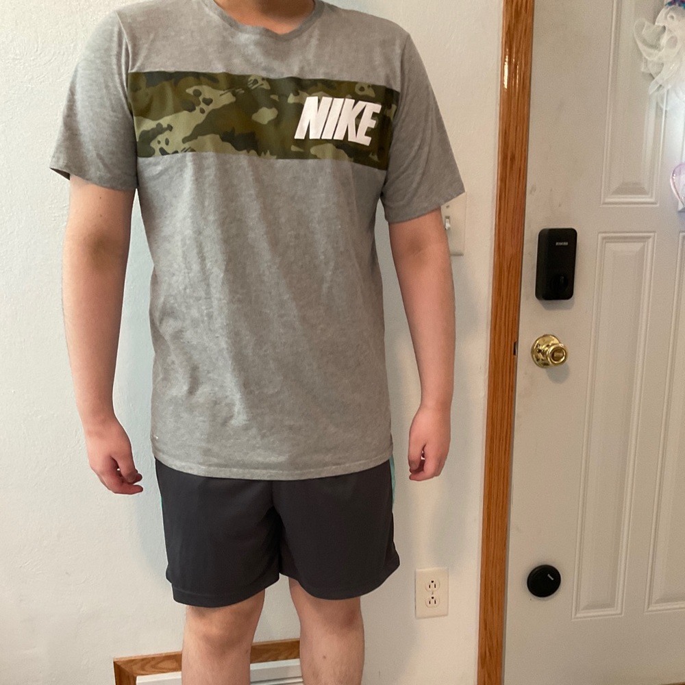 nike tee, dri-fit, like new, 65%cotton and 35% polyester